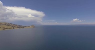 Puerto Carabuco, La Paz / Bolivya - 9 Nisan 2018: Titicaca Gölü kıyısındaki 