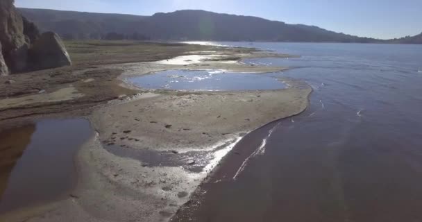 Spiaggia Sabbia Sulle Rive Del Lago Titicaca Una Giornata Sole — Video Stock