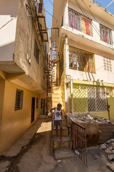 Santo Domingo Dominikánská Republika Dubna 2014 Malý Dětský Muž Jde — Stock fotografie