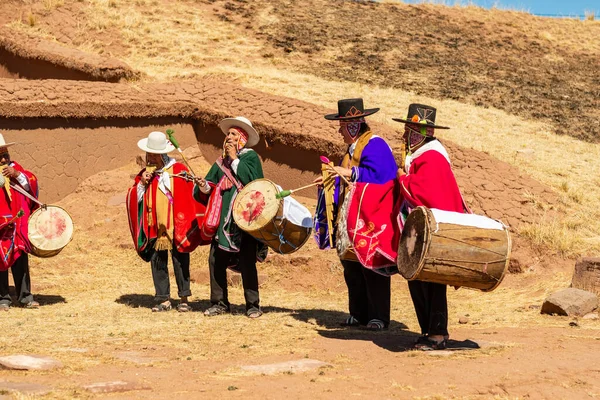 Tiwanaku Paz Bolivia Septiembre 2016 Hombres Indígenas Aymaras Con Coloridas — Foto de Stock