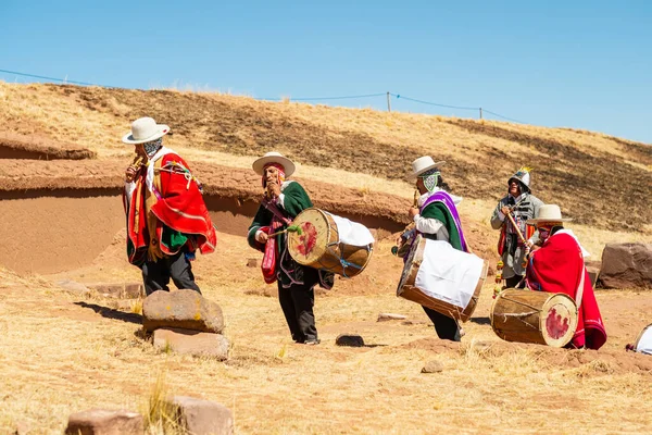 Tiwanaku Paz Bolivia September 2016 Indigenous Aymara Men Colorful Traditional — Stock Photo, Image