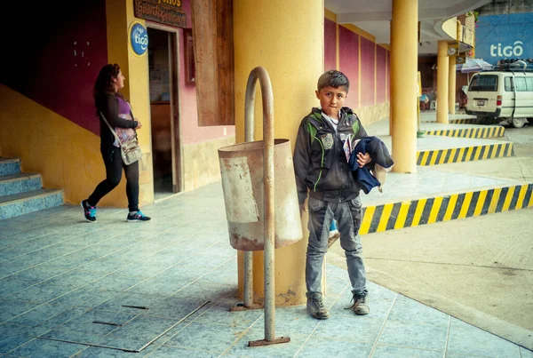 Coroico Paz Bolivia August 2015 Young Latin Male Child Waits — Stock Photo, Image