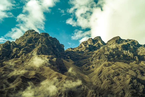 Montagne Rocciose Della Cordigliera Reale Una Giornata Nuvolosa Limpida — Foto Stock