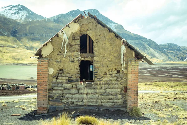 Small Abandoned House Adobes Bricks Window Middle Har Två Foster — Stockfoto