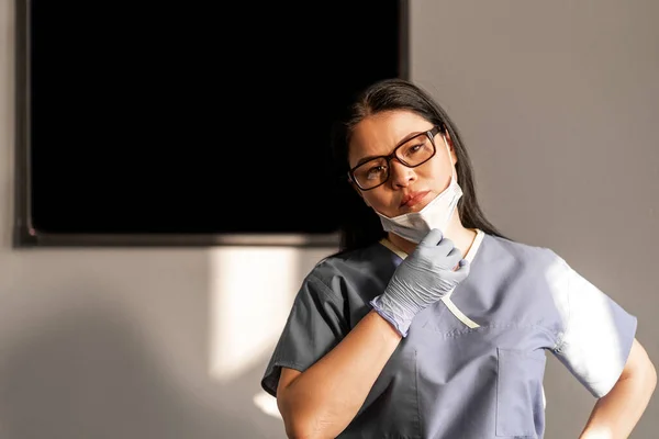 Topeng Pelindung Dokter Asia Berinfeksi Berbahaya Perlindungan Sarung Tangan Bekerja — Stok Foto