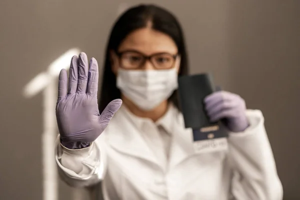 Ázsiai Orvos Állítsa Indulást Vírussal Teszt Útlevél Megtiltom Bakteriális Maszk — Stock Fotó
