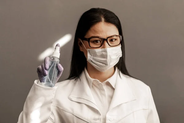 Ázsiai Orvos Védő Maszk Fertőtlenítő Spray Fertőző Veszélyes Kesztyű Védelem — Stock Fotó