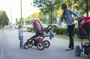 asi çocuk ile anne.