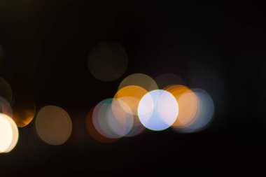 Şehirdeki güçlü Bokeh ışıklarının soyut görüntüsü