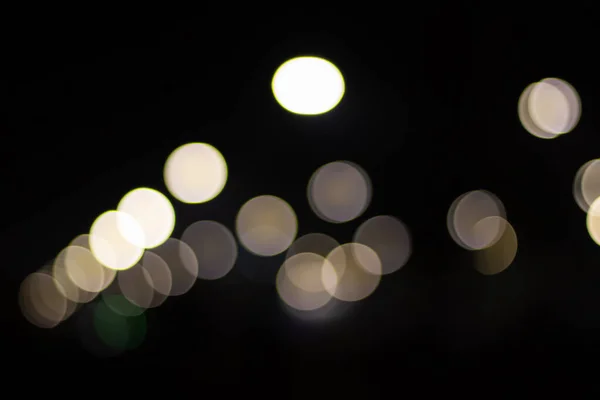 Linhas de luzes bokeh na cidade — Fotografia de Stock