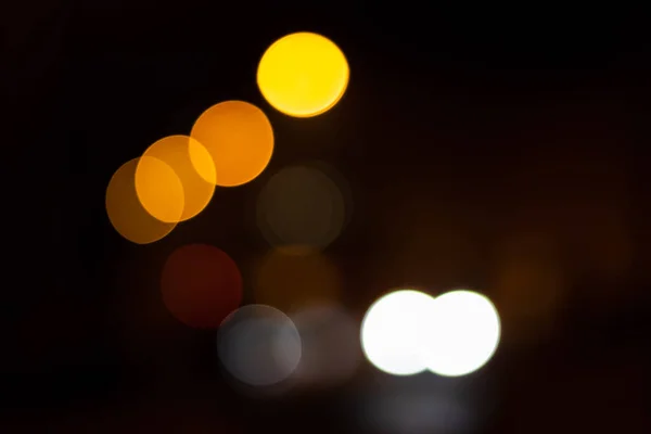 Imagem abstrata das luzes bokeh na cidade. Com algum branco forte — Fotografia de Stock