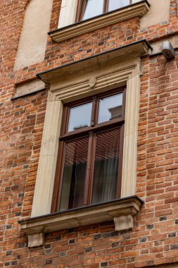 pencere tuğla duvar arka plan üzerinde