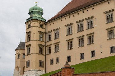 Duvarı ve kubbesi olan bir Wawel şatosunun parçası. Krakow 'daki Wawel Kalesi