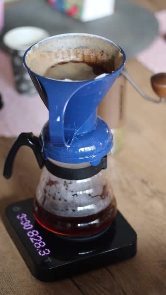 Brewing Coffee Process Scales Footage Alternative Coffee Making Methods — Stock Video