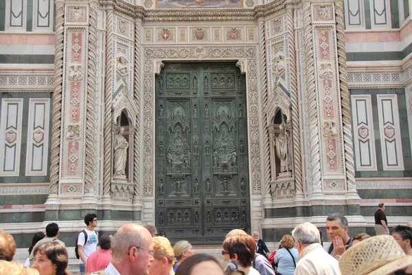 フィレンツェ大聖堂の扉イタリア — ストック写真
