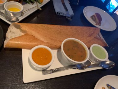 Dosa bir restoranda hizmet verdi