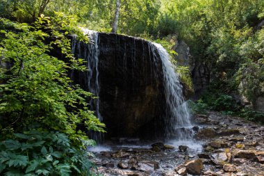 Altay dağlarında bir şelale, Rusya