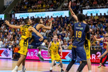 Uluslararası Basketbol Takımları Iberostar Tenerife Saski Baskonia 'ya karşı