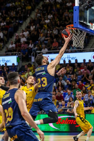 Equipos Internacionales de Baloncesto Iberostar Tenerife vs Saski Baskonia — Foto de Stock