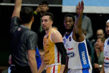 İtalya Basketbol Şampiyonası De Longhi Treviso Basket, Carpegna Prosciutto Basket Pesaro 'ya karşı