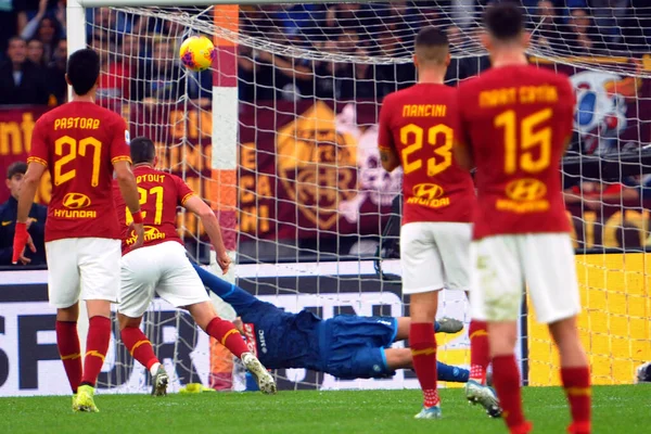 Італійська футбольна серія Володар чоловічої футбольної серії As Roma vs Napoli — стокове фото