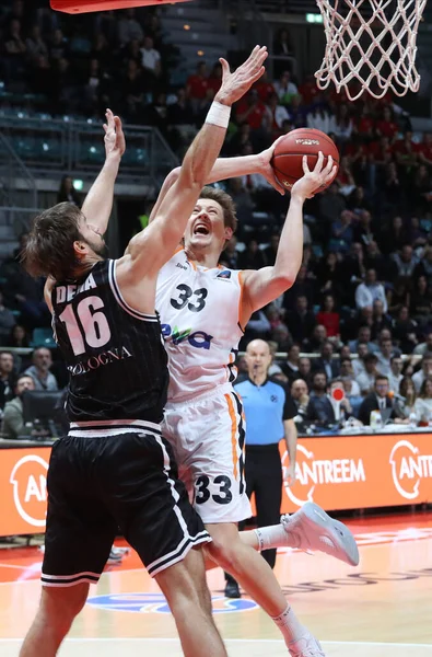 Basketbol Eurocup Şampiyonası Segafredo Virtus Bologna - Ratiopharm Ulm — Stok fotoğraf