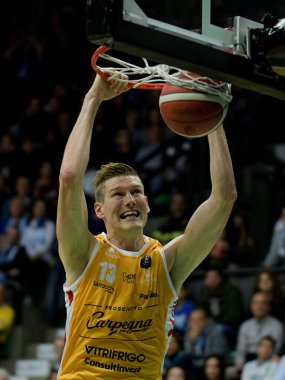 İtalya Basketbol Şampiyonası De Longhi Treviso Basket, Carpegna Prosciutto Basket Pesaro 'ya karşı