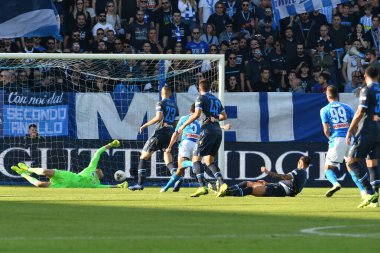 İtalyan Futbolu Serisi A Erkekler Şampiyonası Spal Napoli 'ye karşı