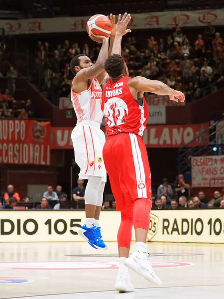 Baloncesto italiano Serie A Campeonato A jalá X Armani Exchange Olimpia Milano vs Openjobmetis Varese — Foto de Stock