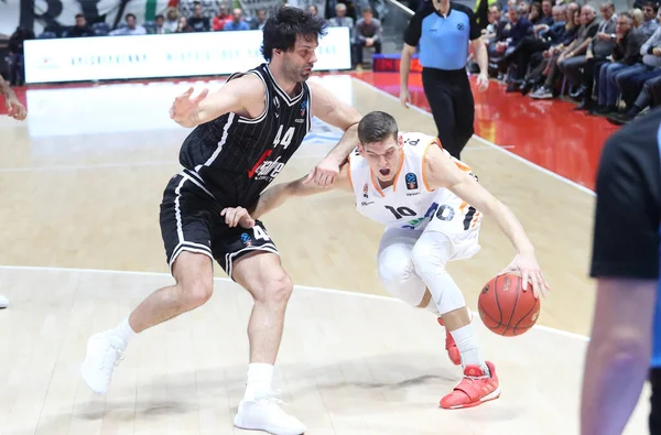 Чемпіонат Європи з баскетболу Segafredo Virtus Bologna vs Ratiopharm — стокове фото