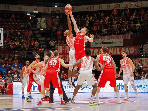 Baloncesto italiano Serie A Campeonato A jalá X Armani Exchange Olimpia Milano vs Openjobmetis Varese — Foto de Stock