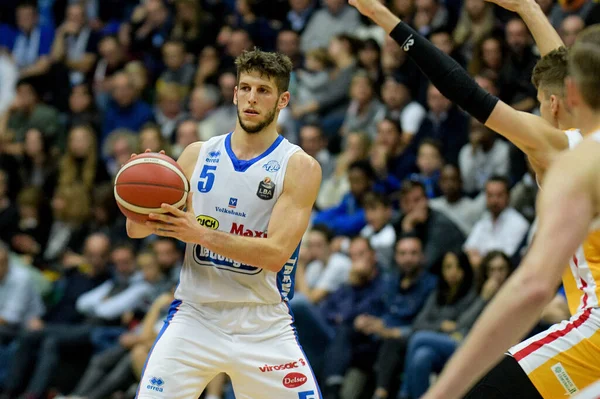 Italiaanse Basketbal A Serie Championship De Longhi Treviso Basket vs Carpegna Prosciutto Basket Pesaro — Stockfoto