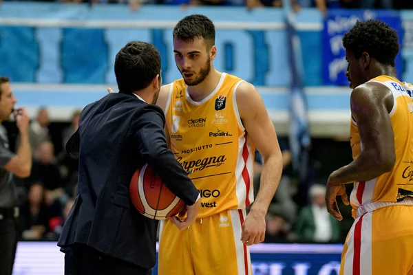 Baloncesto italiano A Serie Championship De Longhi Treviso Basket vs Carpegna Prosciutto Basket Pesaro — Foto de Stock