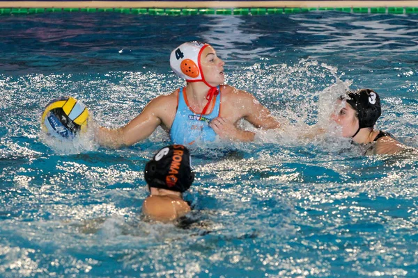 Mistrovství Evropy žen ve vodním pólu Dunaujvaros (Hun) vs Sis Roma (Ita) — Stock fotografie
