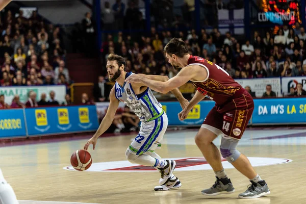Italienska basket A Serie Championship Umana Reyer Venezia mot Banco di Sardegna Sassari — Stockfoto