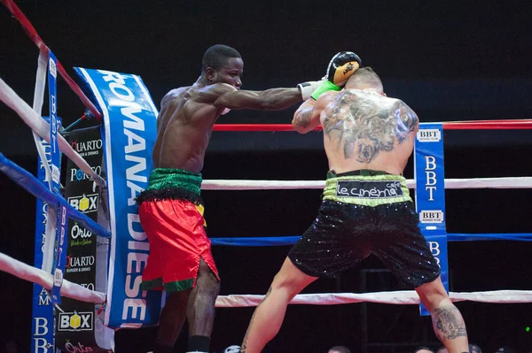 Boxe Magnesi vs Awuku (International Wbc Super Feather Weight Title) — Foto de Stock