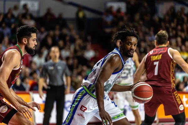 İtalya Basketbol Şampiyonası Umana Reyer Venezia Banco di Sardegna Sassari 'ye karşı — Stok fotoğraf