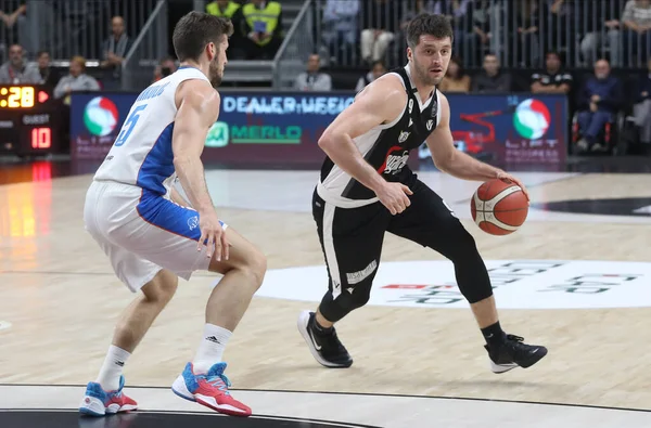 Baloncesto italiano Serie A Campeonato Segafredo Virtus Bolonia vs De Longhi Treviso Basket — Foto de Stock