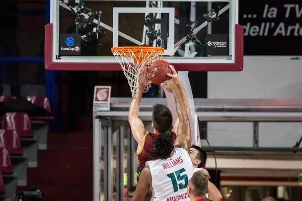 Championnat d'Eurocoupe de basket-ball Umana Reyer Venezia vs Lokomotiv Kuban Krasnodar — Photo