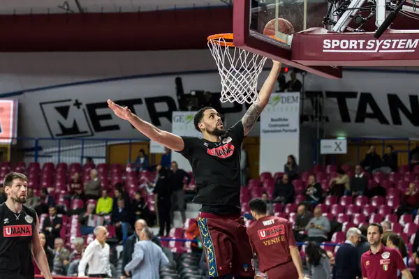 Baloncesto Eurocopa Umana Reyer Venezia vs Lokomotiv Kuban Krasnodar — Foto de Stock