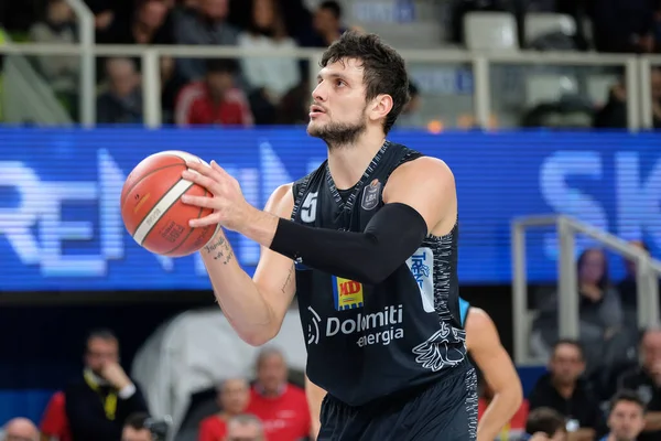 Italian Koripallo Serie Championship Dolomiti Energia Basket Trentino vs. Vanoli Basket Cremona — kuvapankkivalokuva