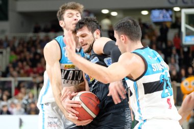 İtalyan Basketbol Şampiyonası Dolomiti Enerji Sepeti Trentino Vanoli Basket Cremona 'ya karşı