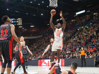 Basketbol Euroleague Şampiyonluğu Ax Armani Borsası Milano 'ya karşı Crvena Zvezda Dağı Belgrado