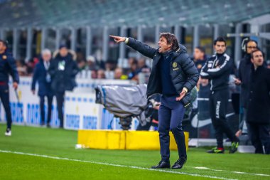 İtalya Futbol Serisi A Erkekler Şampiyonası Romanlara Karşı