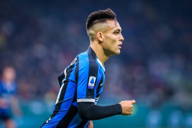 İtalya Futbol Serisi A Erkekler Şampiyonası Romanlara Karşı