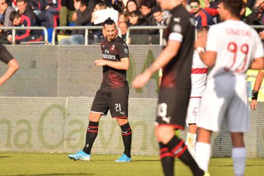 İtalyan Futbol Serisi A Erkekler Şampiyonası Cagliari, Ac Milan 'a karşı.