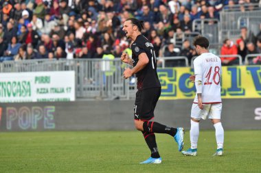 İtalyan Futbol Serisi A Erkekler Şampiyonası Cagliari, Ac Milan 'a karşı.
