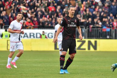 İtalyan Futbol Serisi A Erkekler Şampiyonası Cagliari, Ac Milan 'a karşı.