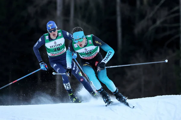 Кубок мира по лыжным видам спорта среди лыжников - лыжный двоеборье — стоковое фото