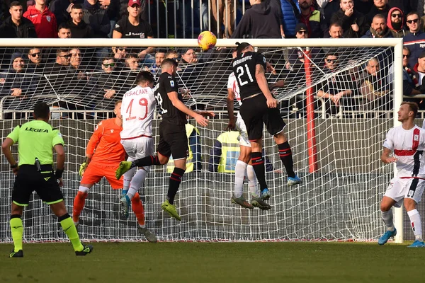 İtalyan Futbol Serisi A Erkekler Şampiyonası Cagliari, Ac Milan 'a karşı.